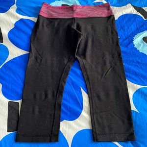 Lululemon Black/Pink Space Dye Wonder Under Capris